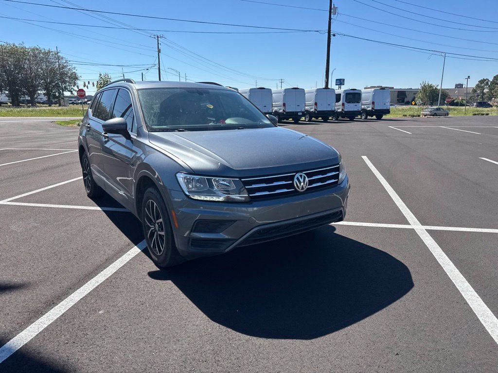 Used 2021 Volkswagen Tiguan SE w/ Panoramic Sunroof Package FWD image 2