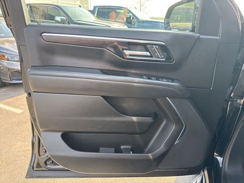 Used 2025 Chevrolet Tahoe LT image 10