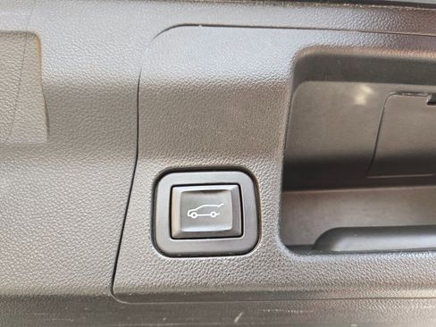 Used 2018 GMC Acadia SLT image 15