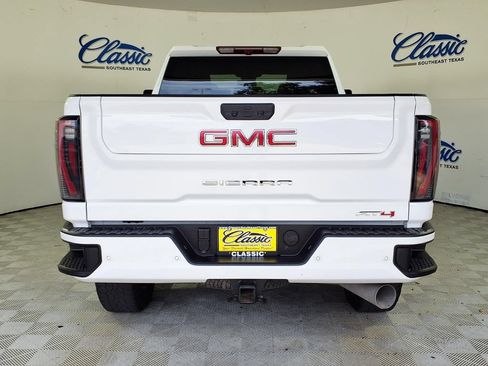 Used 2025 GMC Sierra 2500 AT4 AWD/4WD image 4