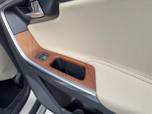 Used 2017 Volvo XC60 T5 Inscription w/ Advanced Package image 25