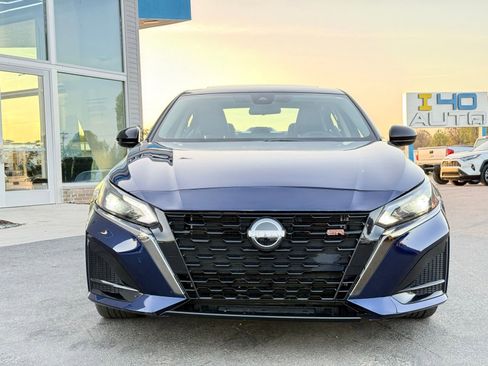 Used 2023 Nissan Altima 2.5 SR w/ SR Premium Package image 7