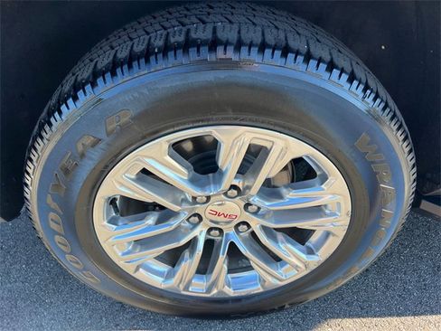 Used 2021 GMC Yukon XL SLT image 17