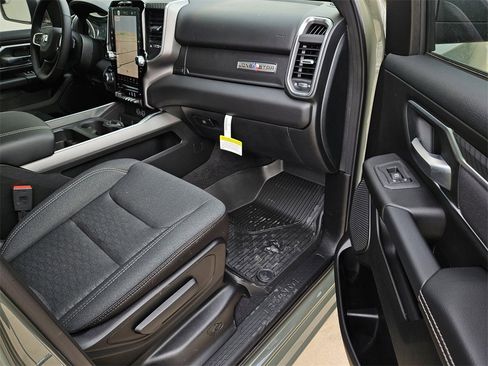 New 2026 RAM 1500 4x4 Crew Cab image 8