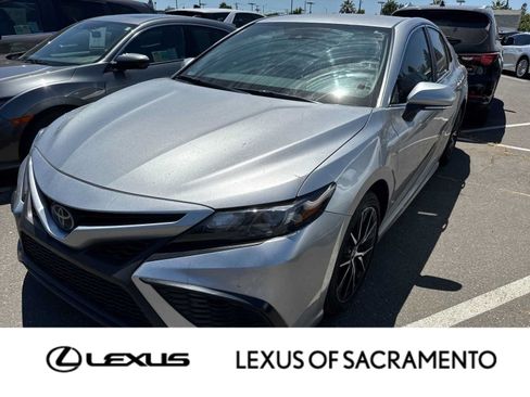 Used 2023 Toyota Camry SE FWD image 1