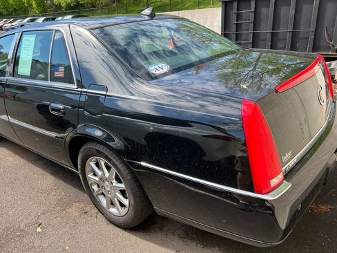 Used 2010 Cadillac DTS Luxury FWD image 4