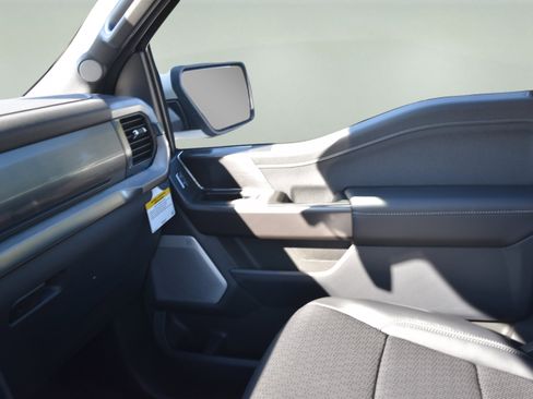 Used 2025 Ford F150 Lariat w/ Equipment Group 502A High image 12