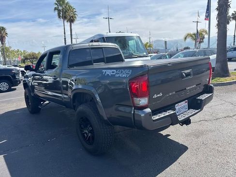 Used 2016 Toyota Tacoma TRD Sport image 4