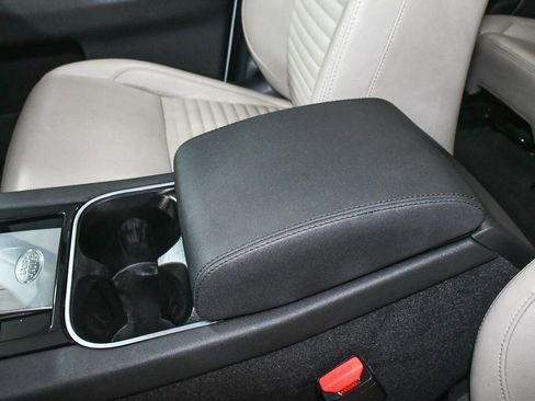 Used 2022 Land Rover Discovery Sport S image 37