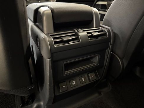 Used 2022 Land Rover Defender 110 SE image 24