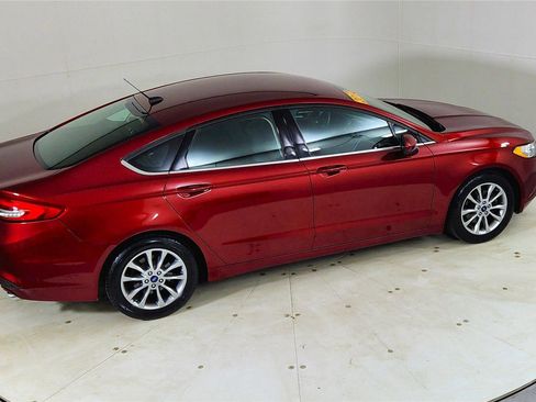 Used 2017 Ford Fusion SE image 22