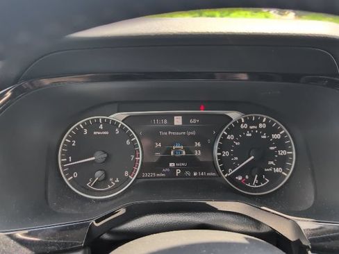 Used 2024 Nissan Pathfinder SL AWD/4WD image 16