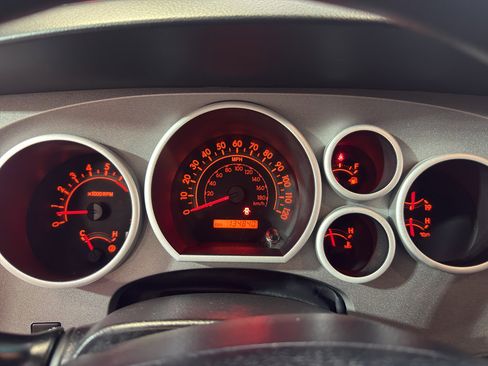 Used 2013 Toyota Tundra 4x4 CrewMax image 17