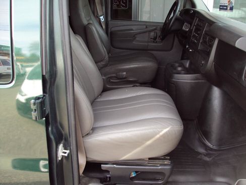 Used 2013 Chevrolet Express 1500 AWD image 11