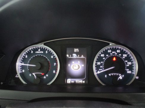 Used 2015 Toyota Camry XLE w/ Moonroof Package FWD image 32