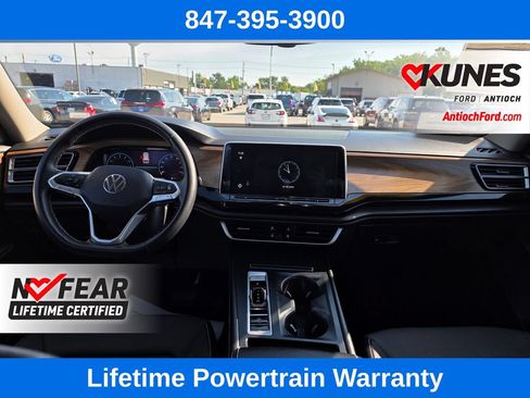 Used 2024 Volkswagen Atlas SE AWD/4WD image 25