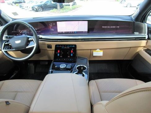 Certified 2025 Cadillac Escalade IQ Luxury 2 AWD/4WD image 13
