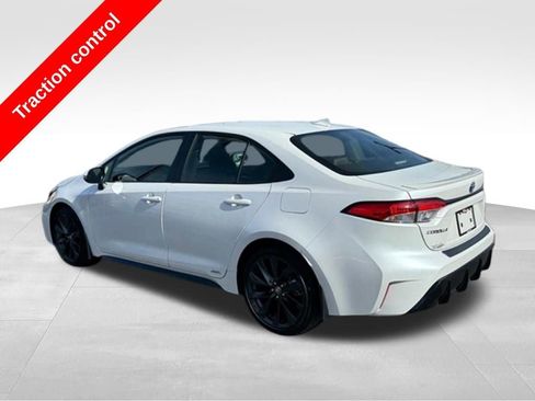 Certified 2025 Toyota Corolla SE w/ SE Premium Package image 4