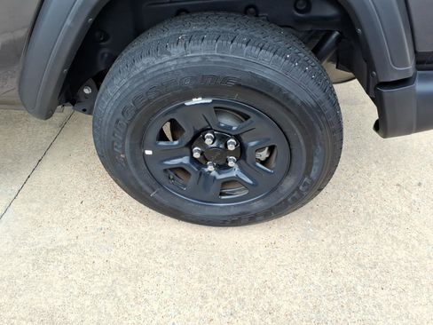 Used 2021 Jeep Wrangler Sport image 6