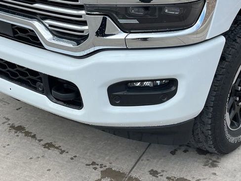 Used 2026 RAM 2500 Laramie AWD/4WD image 9
