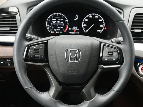 Used 2025 Honda Odyssey Touring image 25