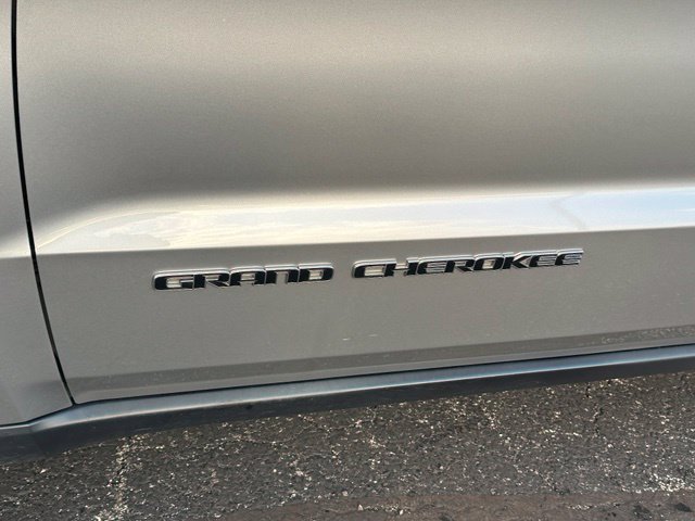 Used 2017 Jeep Grand Cherokee Limited w/ Trailer Tow Group IV AWD/4WD image 8
