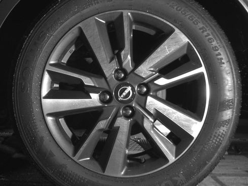 Used 2025 Nissan Versa SV FWD image 14
