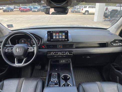 Used 2024 Honda Pilot Touring image 9