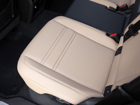 Certified 2025 Porsche Cayenne Coupe image 28