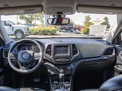 Used 2019 Jeep Cherokee Latitude Plus AWD/4WD image 20