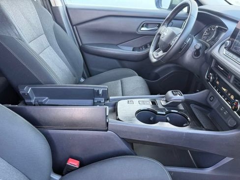 Used 2025 Nissan Rogue SV FWD image 16