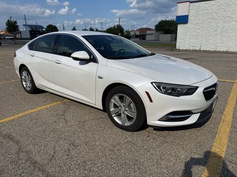 Used 2019 Buick Regal Preferred w/ Sights and Sounds Package FWD image 12