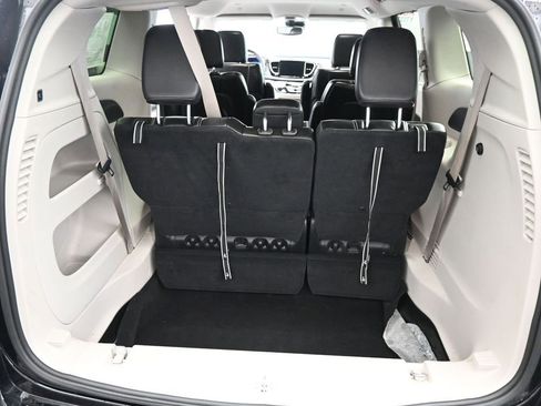 Used 2024 Chrysler Pacifica Touring-L FWD image 23