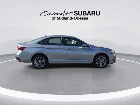 Used 2024 Volkswagen Jetta SE FWD image 9