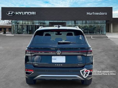 Used 2025 Volkswagen Taos SEL AWD/4WD image 7