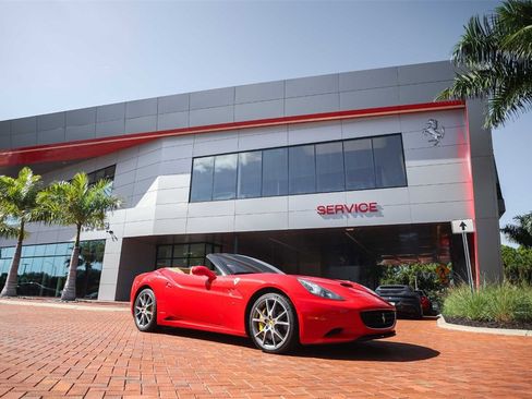Certified 2014 Ferrari California image 23