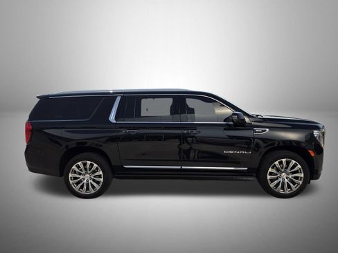 Used 2022 GMC Yukon XL Denali AWD/4WD image 3