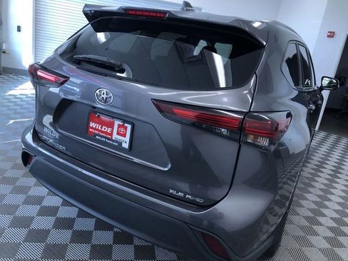 Certified 2024 Toyota Highlander XLE image 37