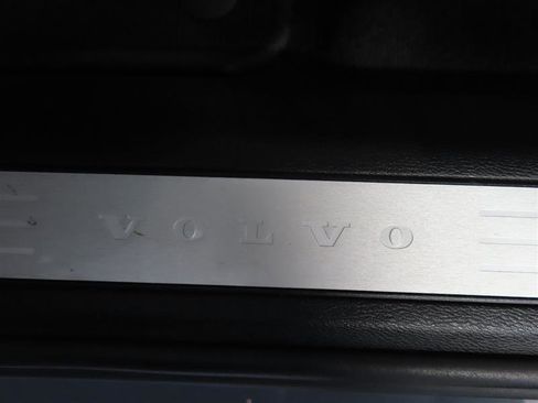 Used 2023 Volvo XC60 B5 Plus AWD/4WD image 33
