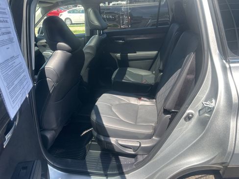 Used 2025 Toyota Highlander Platinum AWD/4WD image 21