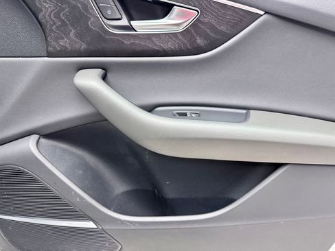 Used 2021 Audi Q8 Prestige w/ Prestige Package image 16