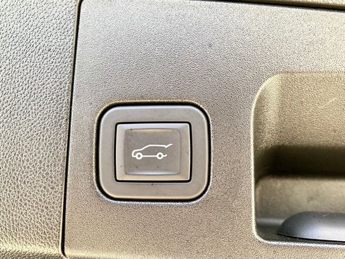 Used 2025 Cadillac XT4 Premium Luxury FWD image 22