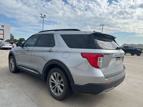 Used 2023 Ford Explorer XLT w/ Equipment Group 202A RWD image 5