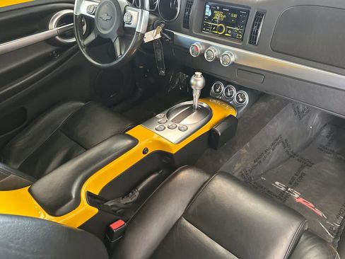 Used 2004 Chevrolet SSR w/ Preferred Equipment Group RWD image 15