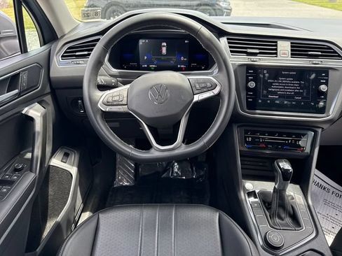 Used 2022 Volkswagen Tiguan SE AWD/4WD image 19