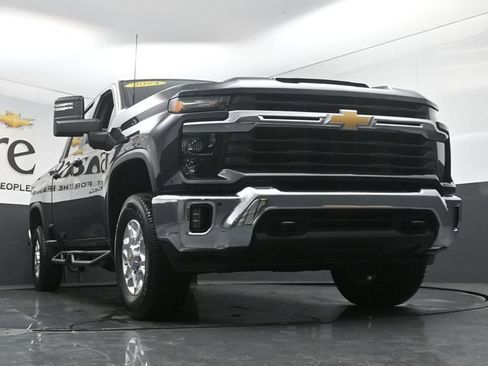 Used 2024 Chevrolet Silverado 2500 LT w/ Convenience Package AWD/4WD image 3