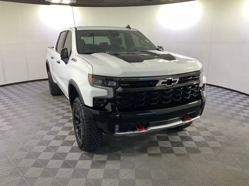 Used 2024 Chevrolet Silverado 1500 ZR2 image 3