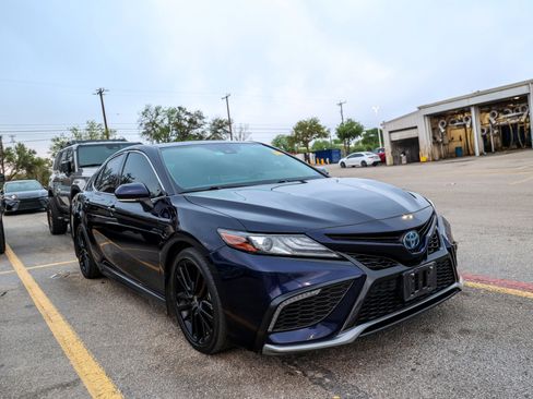 Used 2022 Toyota Camry XSE w/ Cold Weather Package image 6