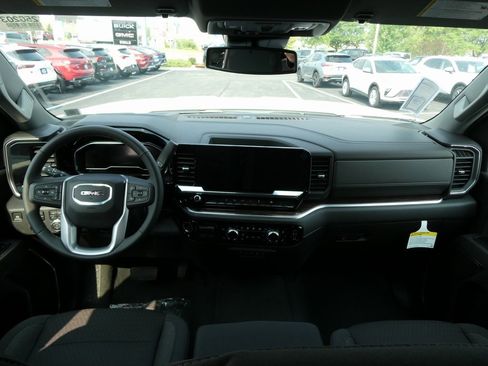 New 2025 GMC Sierra 2500 SLE w/ SLE Value Package; image 40