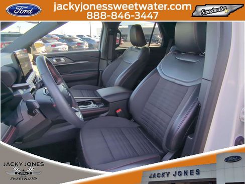 Certified 2025 Ford Explorer ST-Line w/ Premium Package image 11